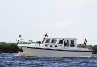 Iris 2- 4 persons with large open cockpit