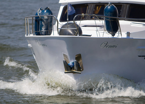 Motor yacht 