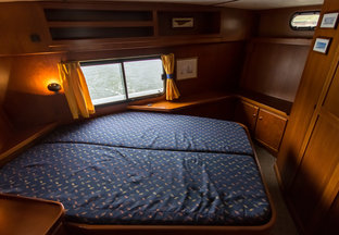 Motor yacht 