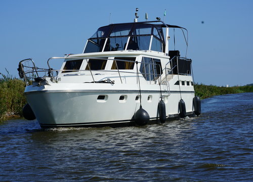 Motoryacht „Jupiter“ 6 to 8 persons